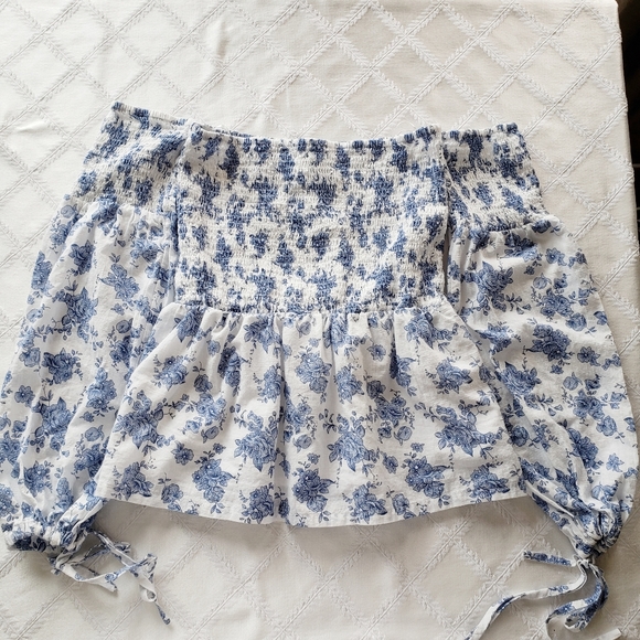 FATE by LFD Off Shoulder Top - Picture 7 of 9